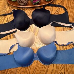 Vanity Fair Bras (Style 76326 Size 40DD)